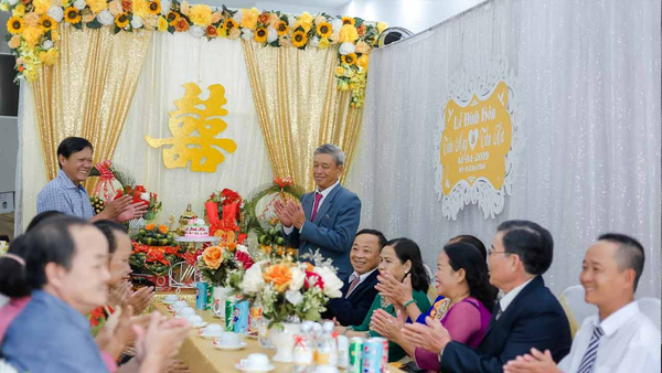 Mẫu bài phát biểu trong lễ báo hỷ hay, ngắn gọn và trang trọng