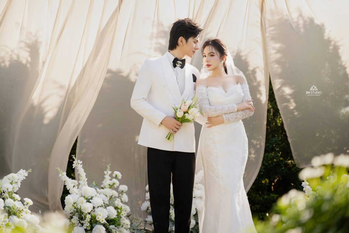 Giá thuê vest chú rể trọn gói tại 2H STUDIO