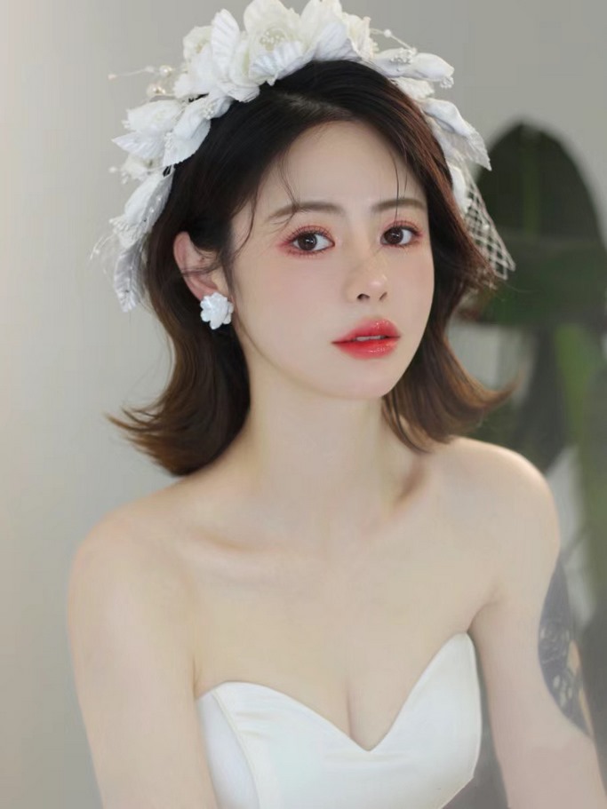 Kiểu tóc bob uốn cụp phù hợp nhiều nàng dâu