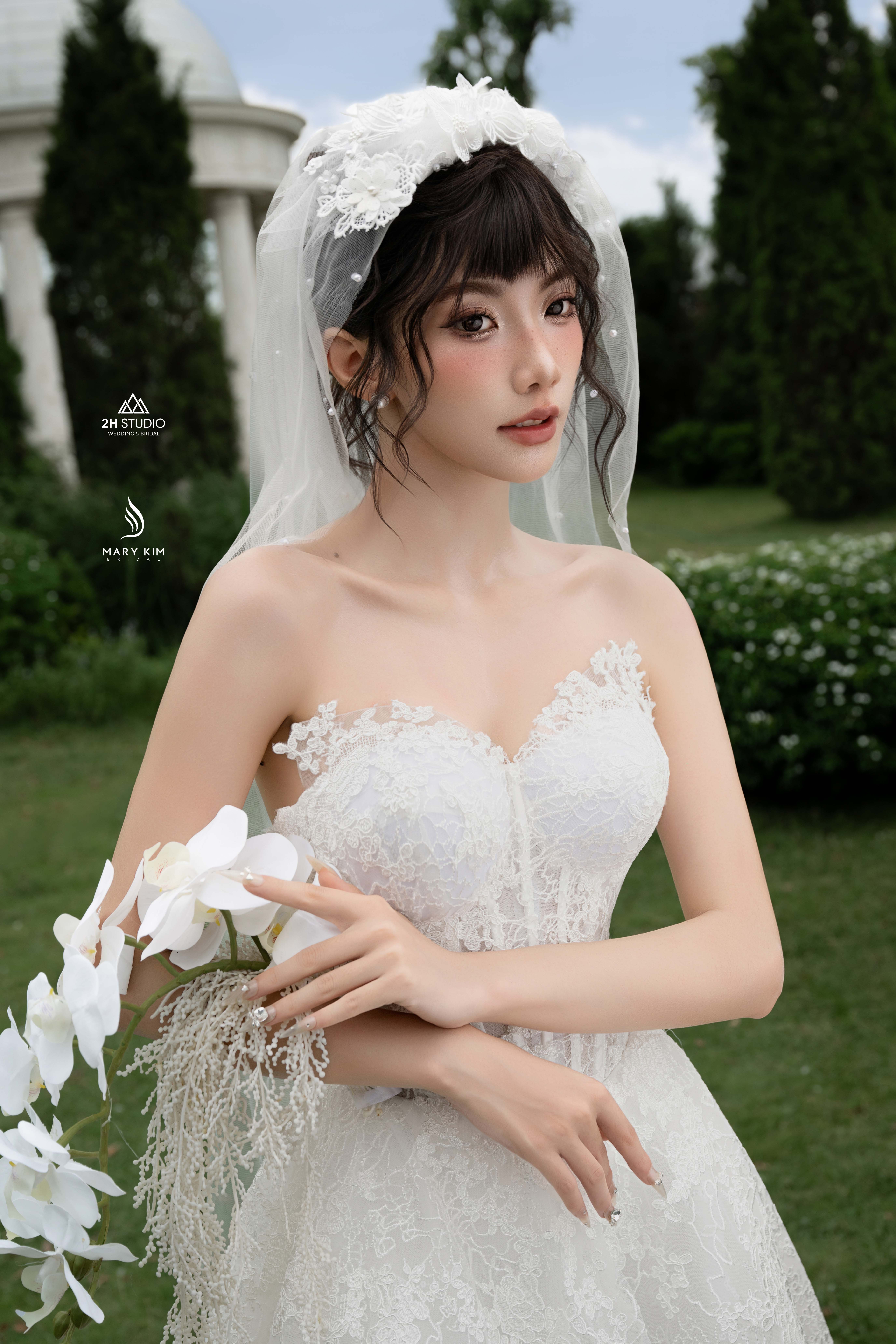 Kiểu tóc cô dâu ngắn ngang vai phong cách retro