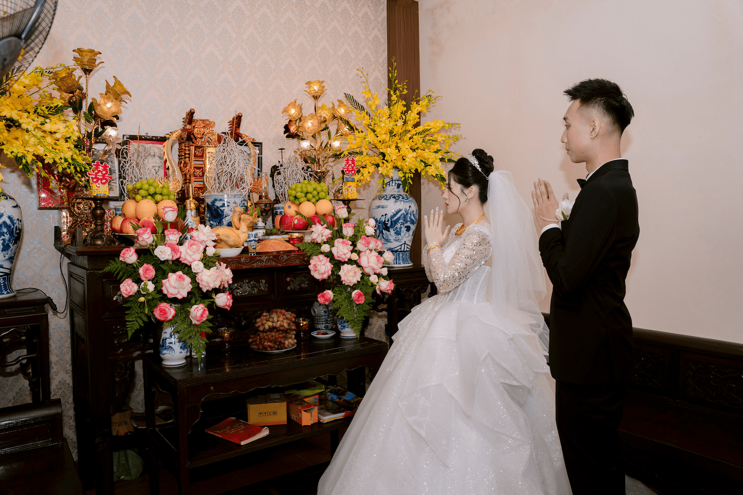 Lễ gia tiên trong ngày cưới