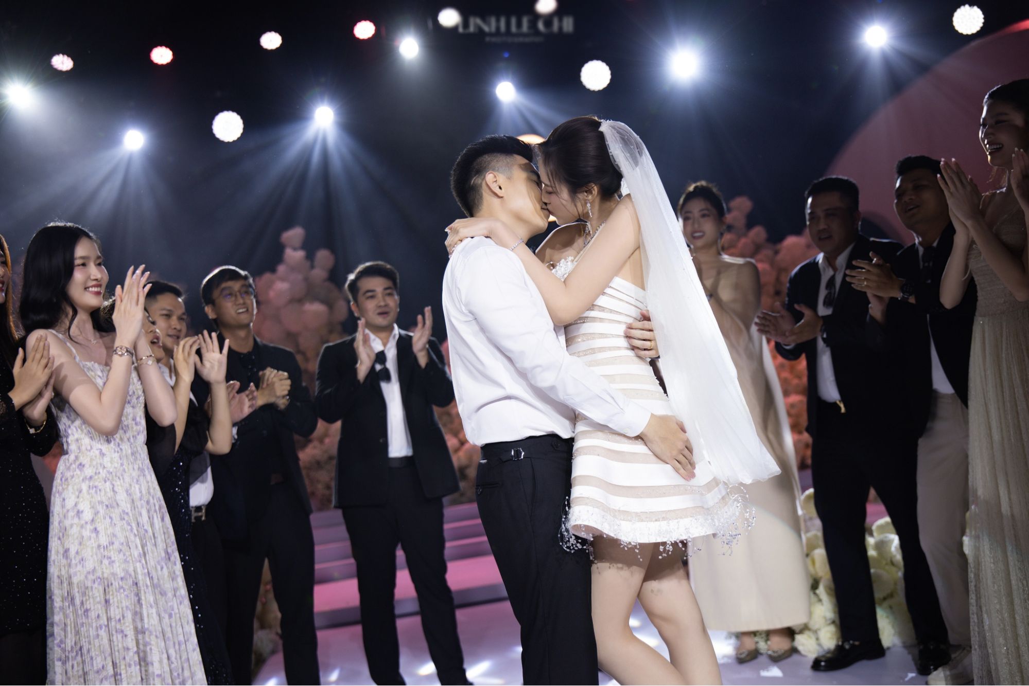 First dance là điệu nhảy đầu tiên của cô dâu và chú rể