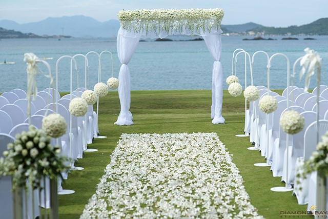 Lưu ý quan trọng khi trang trí tiệc cưới ngoài trời
