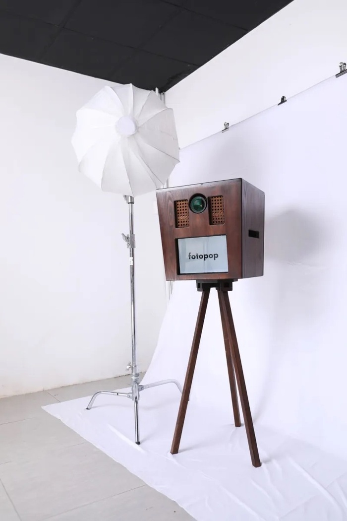 Photobooth đám cưới với thiết kế gỗ vintage