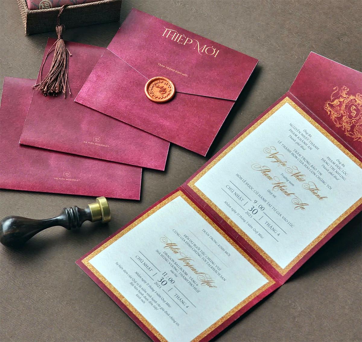 Thiệp cưới sắc đỏ truyền thống