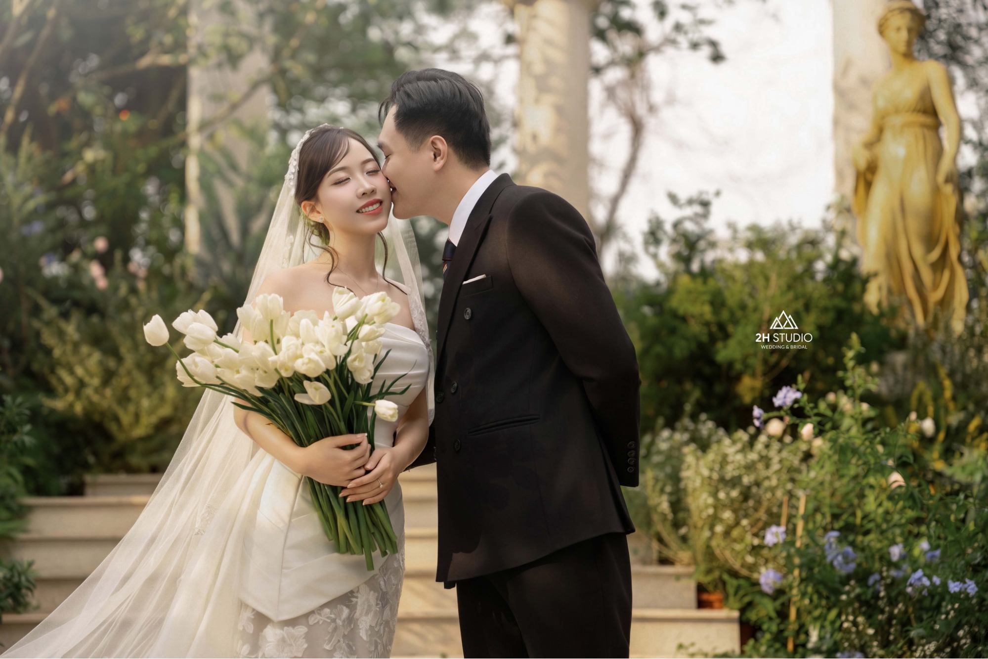 Thực tế "được" và "mất" khi đám cưới gặp mưa