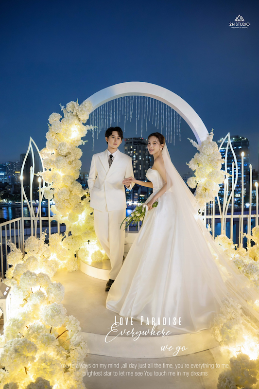 ảnh cưới phong cách Hàn Quốc ngoài trời
