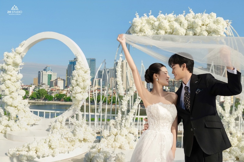 ảnh cưới trên sân thượng