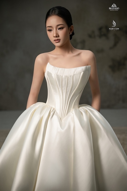 chọn váy cưới mùa hè