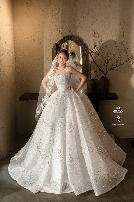 váy cưới ball gown