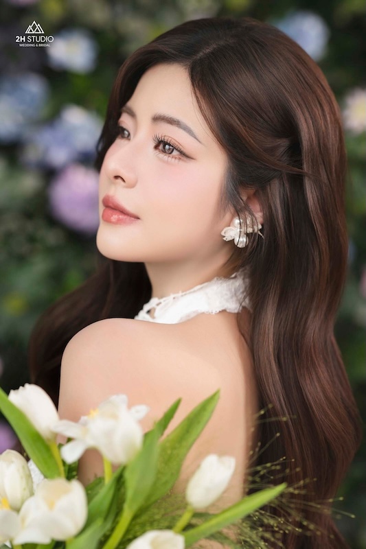 trang điểm cô dâu mặt tròn