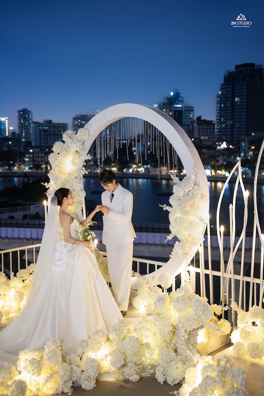 ảnh cưới trên sân thượng